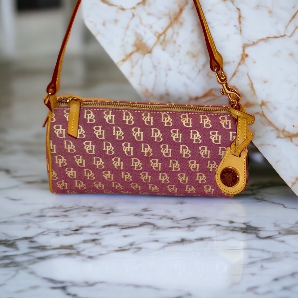 🎀Pink Dooney & Bourke mini barrel bag🎀 Y2K